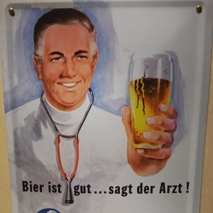 Altes Werbeschild: Bier ist gut sagt der Arzt Technoseum Mannheim