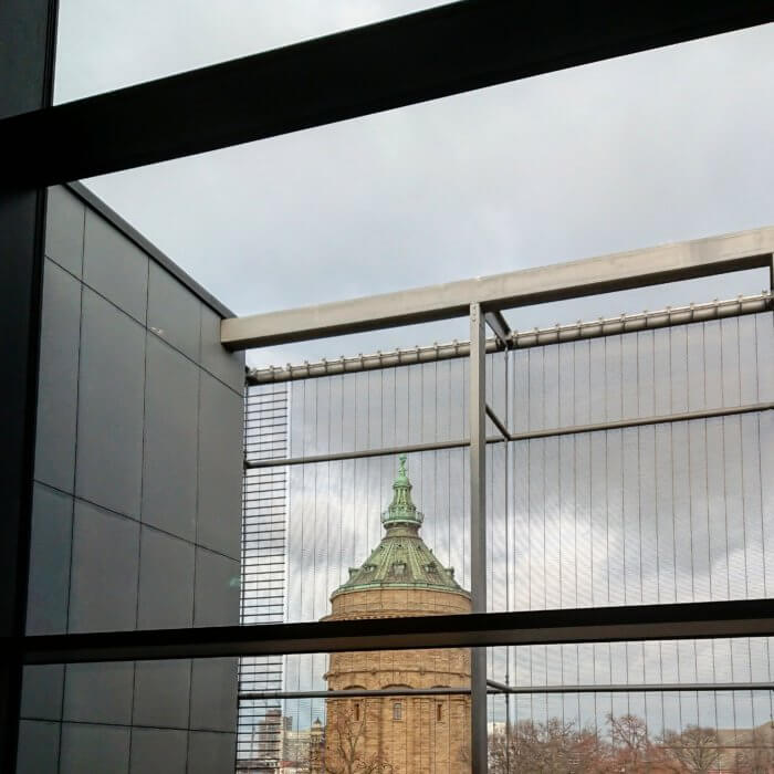 der Mannheimer Wasserturm, von der neuen Kunsthalle Mannheim aus fotografiert