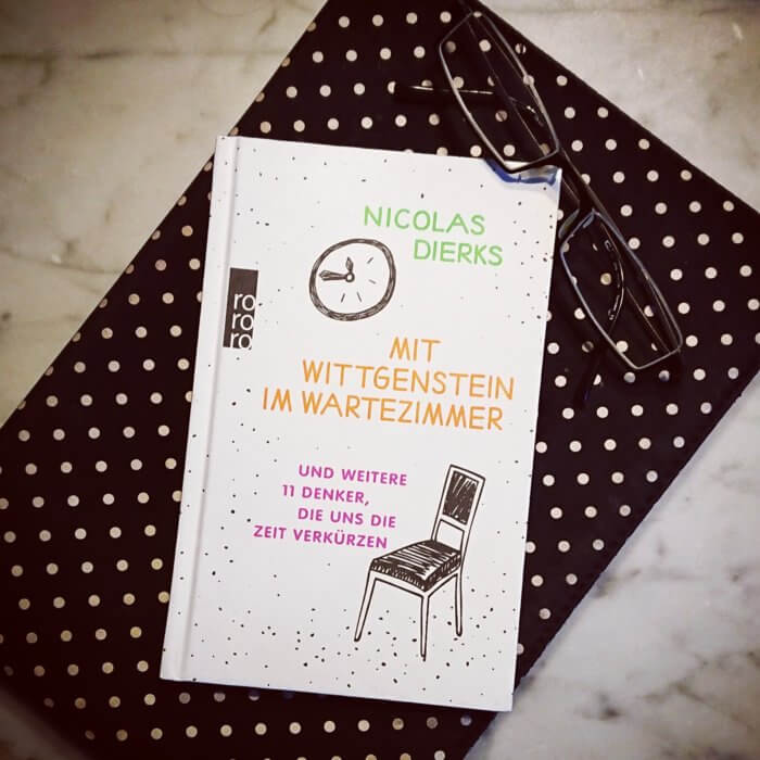 Philosophisches Sachbuch von Nicolas Dierks - Mit Wittgenstein im Wartezimmer und weitere 11 Philosophen, die uns die Zeit verkürzen