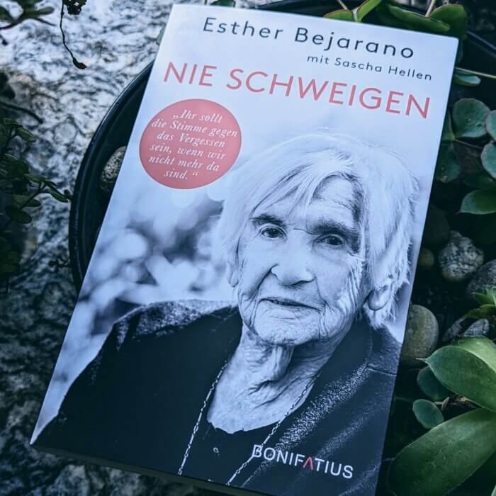 Buch von Esther Bejarano - Nie schweigen
Ihr sollt die Stimme gegen das Vergessen sein, wenn wir nicht mehr da sind