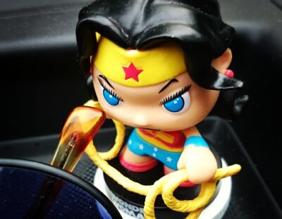 Feministische Bücher: Bild: eine kleine Wonder Woman Figur